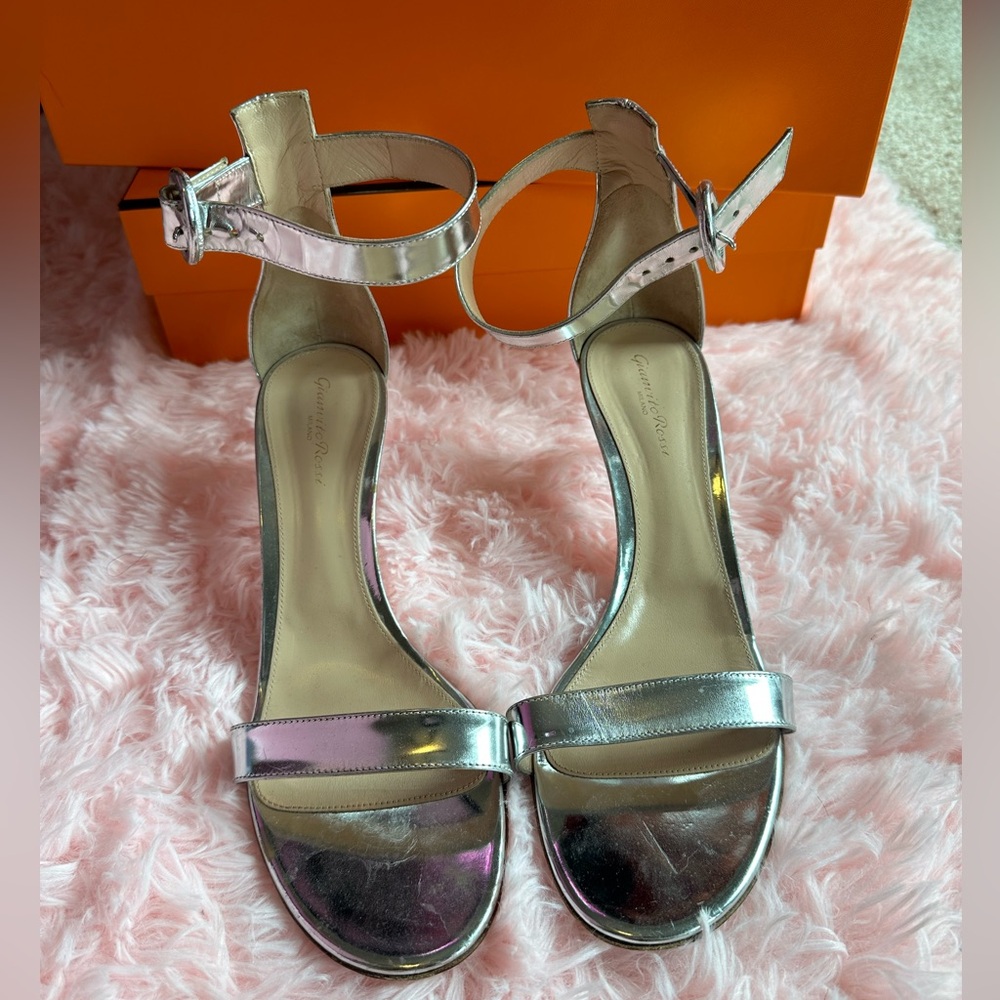 GIANVITO ROSSI . Size 42 metallic WORN